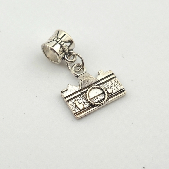 Silver Tone Camera Charm for European Style Charm Bracelets - Picture 1 of 1
